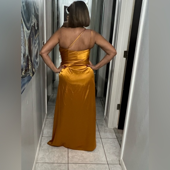 David Bridal GALINA SIGNATURE Charmeuse Draped One-Shoulder Dress size 10 - Picture 11 of 11